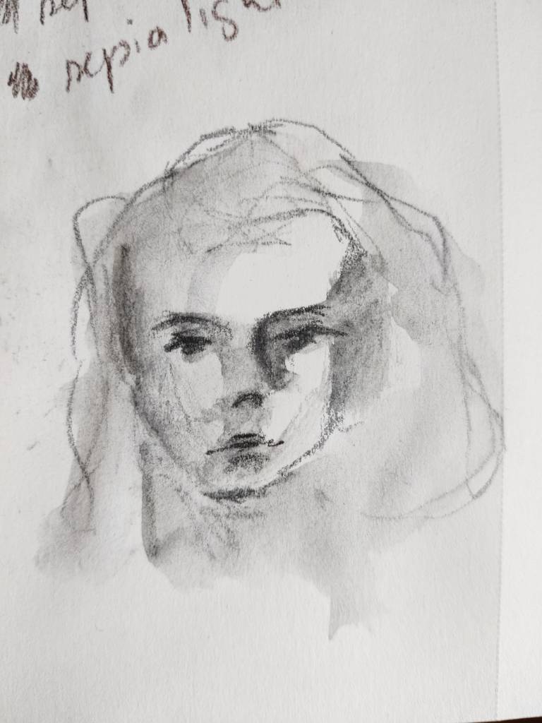 Croquis d'un visage de jeune fille de face. Les cheveux sont plus esquissés que le reste.